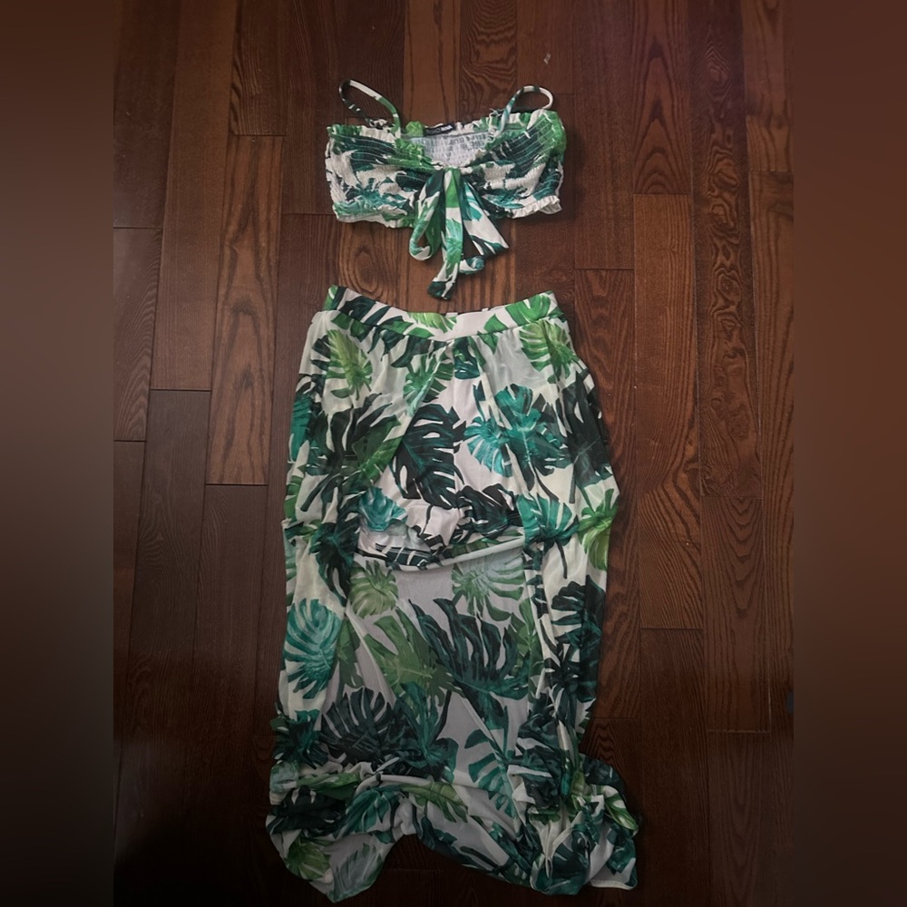 Fashion Nova Green and White Leaf Print Set